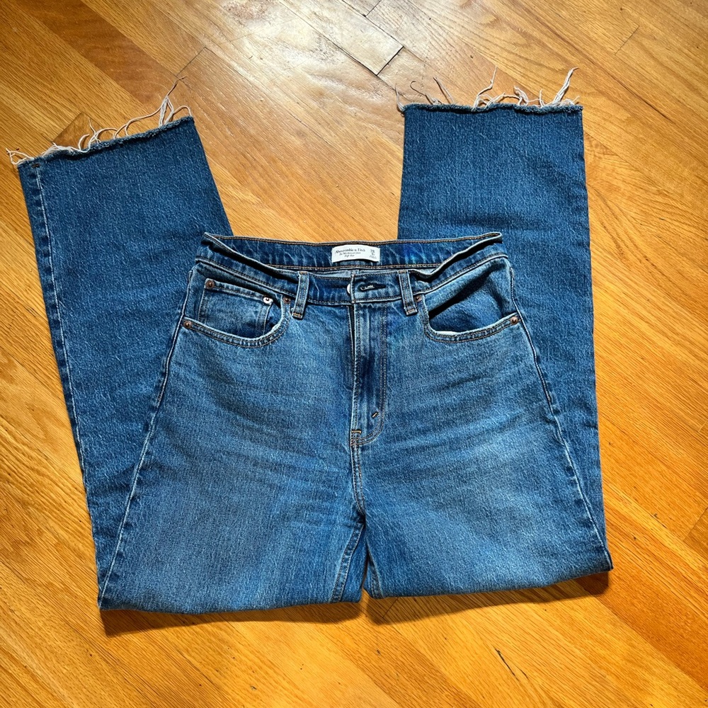 Abercrombie high rise 90s loose jean 28 short